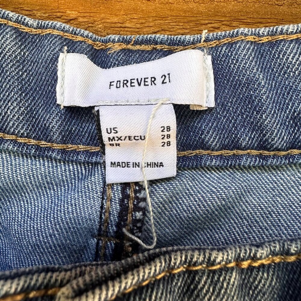 Forever 21 High Rise Ankle Distressed Lose Fit Blue Jeans Size 28 - Picture 2 of 13